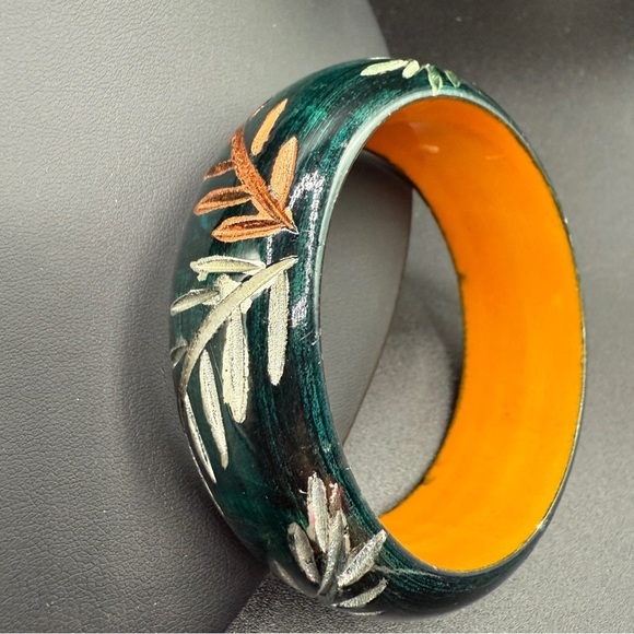 Pretty Emerald Green Etched Leaf Bangle Bracelet with Golden Yellow Interior - Picture 9 of 10